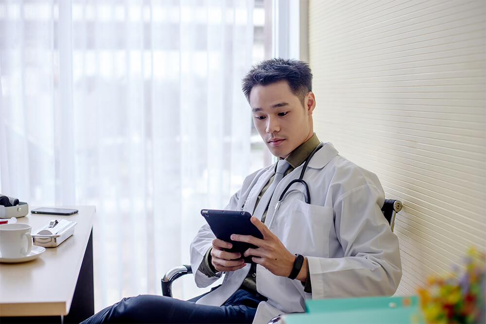 A doctor uses the HIPAA-compliant intranet on a tablet